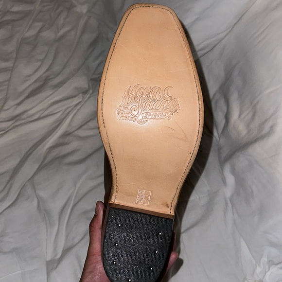 TWICE WORN MENS BOOTS FOR SALE - Picture 4 of 7